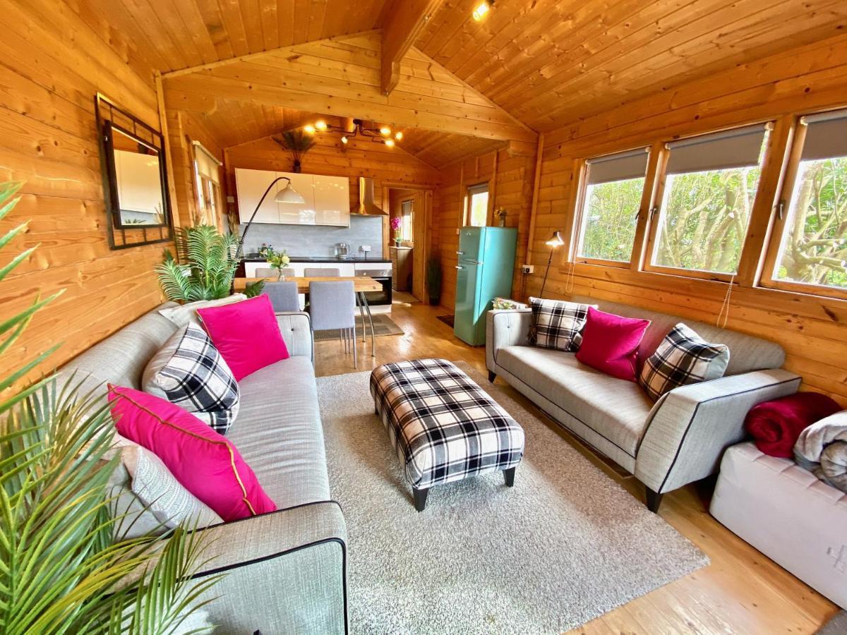 Yealm Cabin Self Catering Log Cabin In Devon With Hot Tub Plymouth Exterior foto