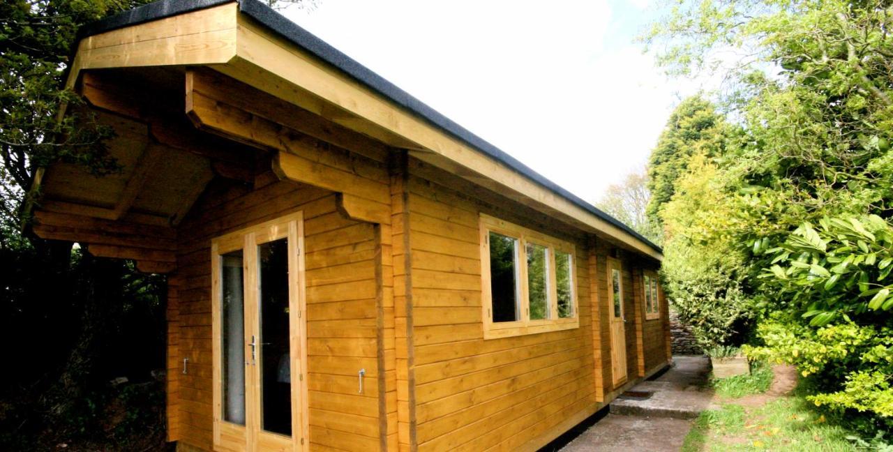 Yealm Cabin Self Catering Log Cabin In Devon With Hot Tub Plymouth Exterior foto